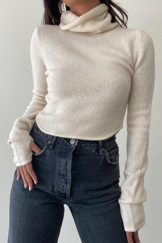 SOFT KNIT TURTLENECK TOP